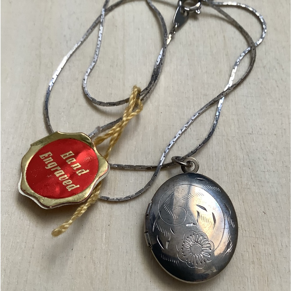 New vintage locket pendant necklace